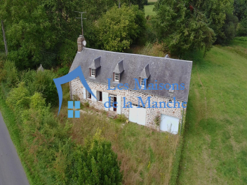 Jolie longère à rafraîchir à Montjoie-Saint-Martin, proche Saint-James
