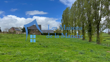 Bâtiment en pierre couvert en ardoise