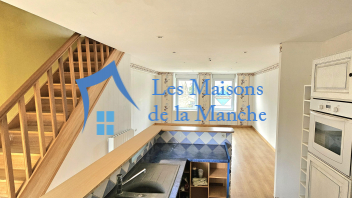 Maison de ville cosy en centre bourg de 105 m²- 3 niveaux- Idéal projet locatif ou mixte - avec cour privative
