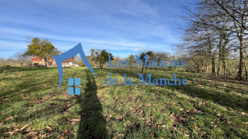 Bâtiment + 3500 m² de terrain