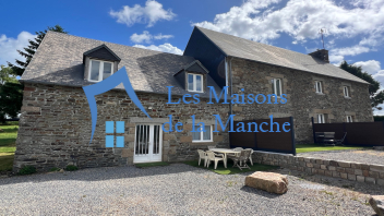 Maison de trois logements indépendants proche Brécey