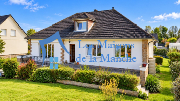 maison avec une vue dégagée sur la campagne proche d'Avranches