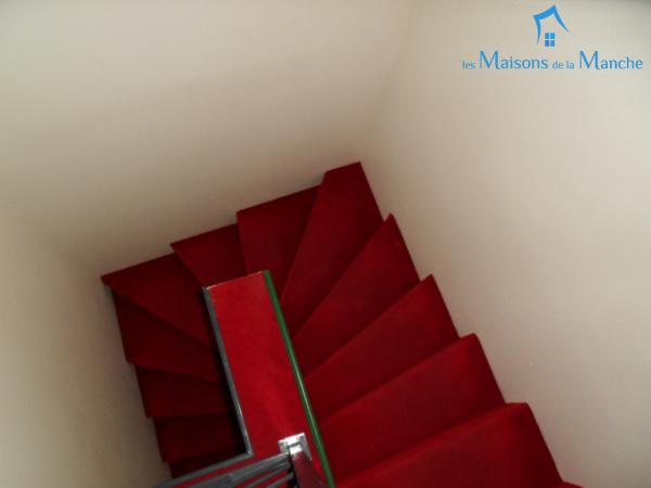 Bel Immeuble (emplacement commerce) dans centre ville