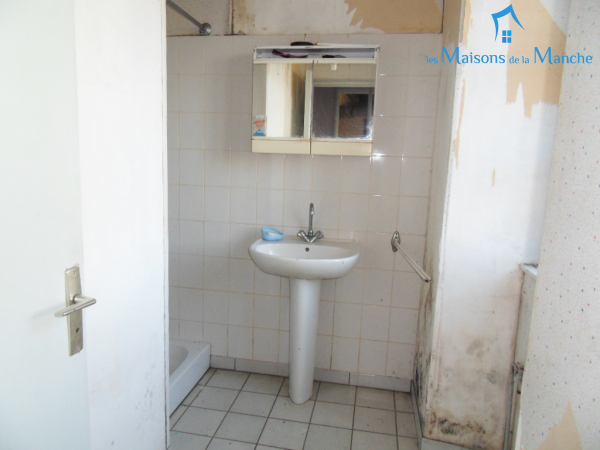 Maison en pierre à rénover à environ 6 km de BRECEY