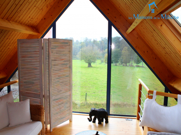 Longère en pierre couverte en ardoise de 247 m² + 92 m² de dépendances