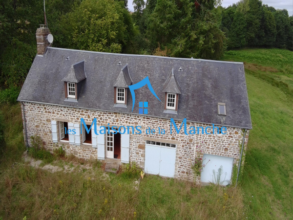 Jolie longère à rafraîchir à Montjoie-Saint-Martin, proche Saint-James