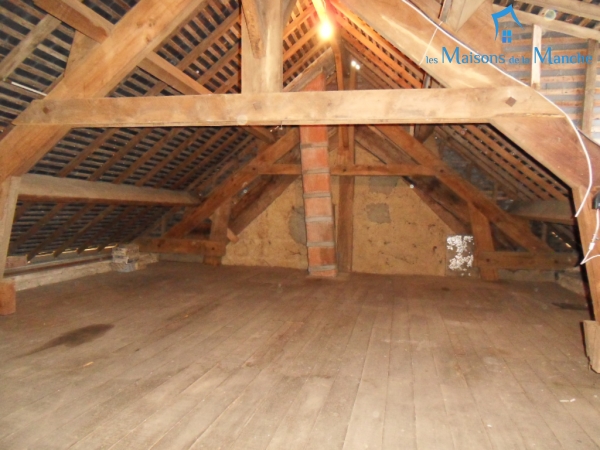 Maison de 103 m² dans bourg LA MANCELLIERE (50540)