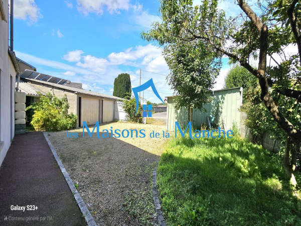 Grande maison de ville en pierre avec garages à St Hilaire du Harcouët