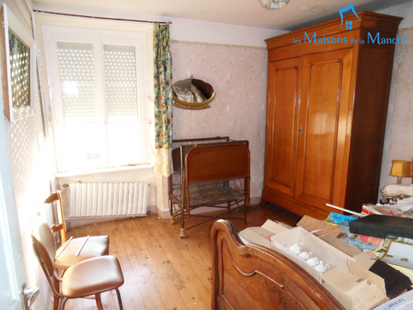 Maison de 104 m² avec nombreuses dépendances entre BRECEY et SAINT HILAIRE DU HARCOUET