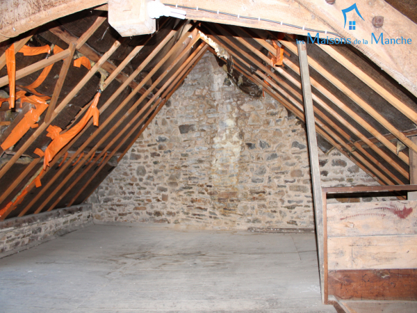 Maison dans centre ville de BRECEY, proximité tous commerces