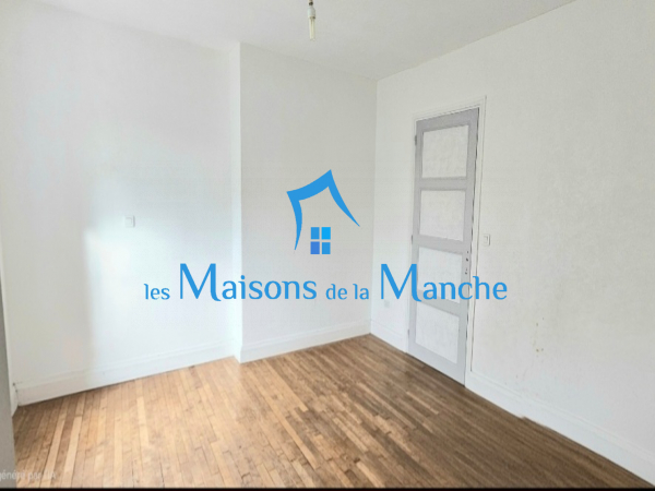 Grande maison en pierre avec grand terrain arboré, aux portes de Saint-Hilaire-du-Harcouët