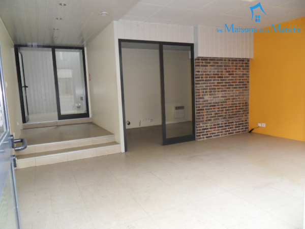 Bel Immeuble (emplacement commerce) dans centre ville
