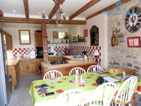 Jolie longère de 162 m² en campagne, proche de BRECEY
