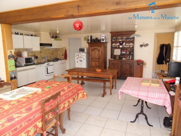 Maison atypique de 177 m² construite sur un rocher à moins de 10 km de BRECEY (50370)