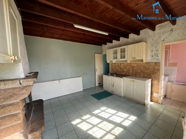 Maison en pierre avec dépendances proche commerces