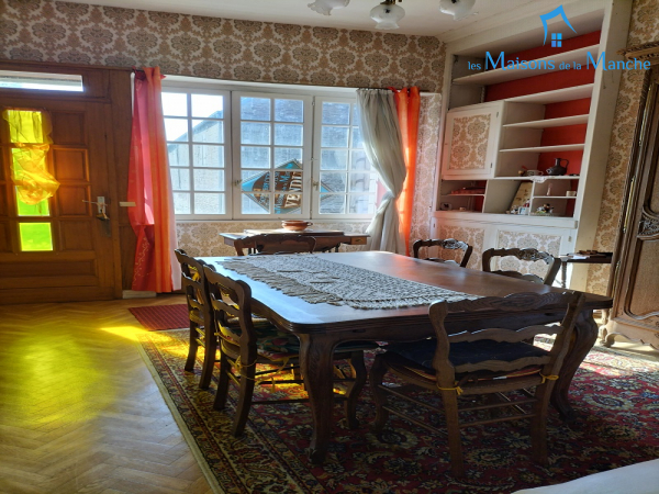 Grande Maison de bourg à quelques kilomètres de BRECEY