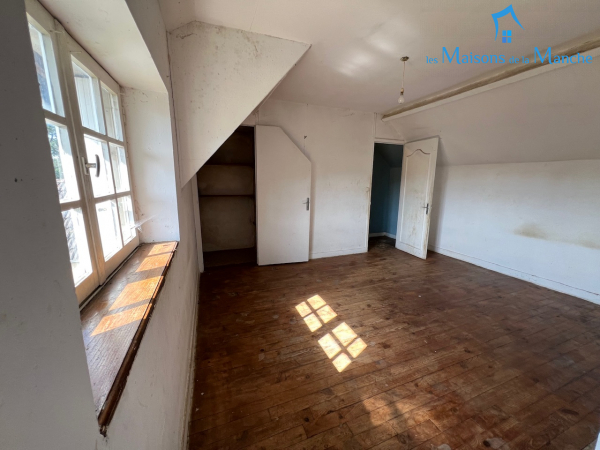 Maison en pierre avec dépendances proche commerces