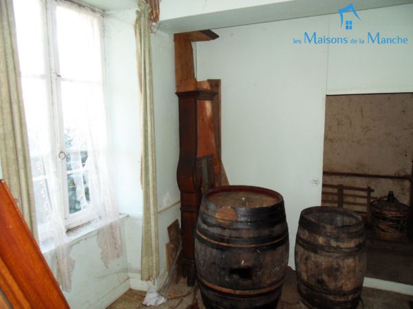 Maison en pierre à rénover à environ 6 km de BRECEY