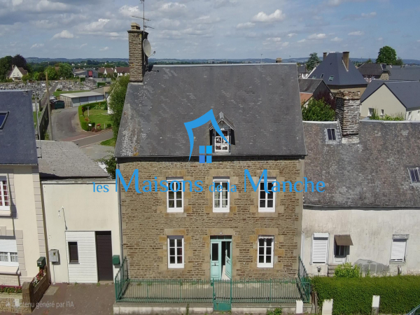 Grande maison de ville en pierre avec garages à St Hilaire du Harcouët