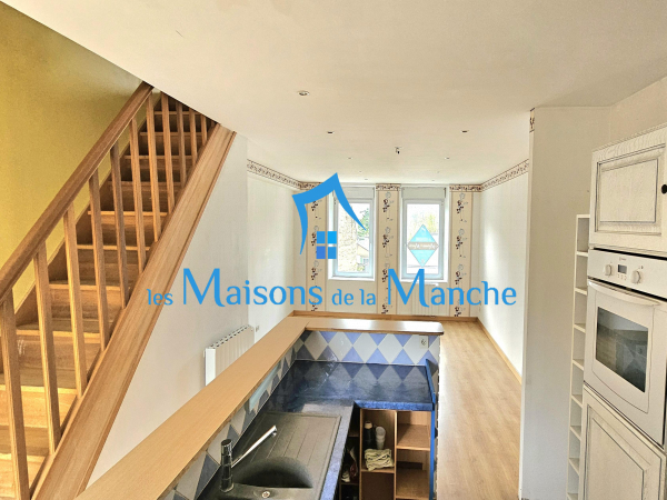 Maison de ville cosy en centre bourg de 105 m²- 3 niveaux- Idéal projet locatif ou mixte - avec cour privative