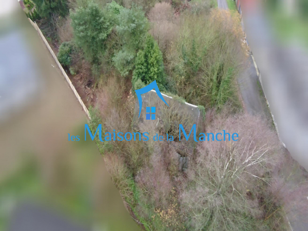 Bâtiment en pierre de 86 m² à rénover, sur terrain de 1986 m² secteur Brécey