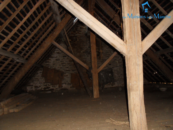 Maison en pierre à rénover à environ 6 km de BRECEY