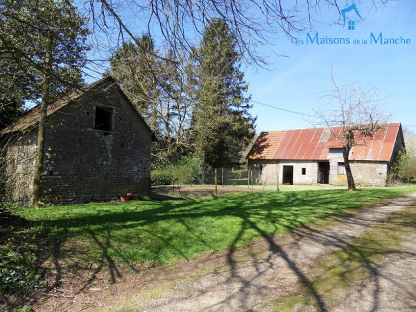 Ancien bâtiment entièrement à rénover à quelques kilomètres de BRECEY