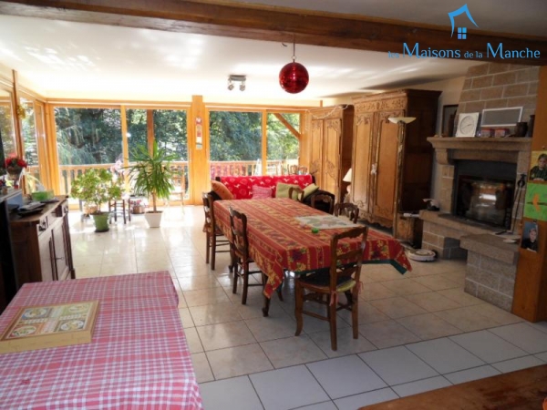 Maison atypique de 177 m² construite sur un rocher à moins de 10 km de BRECEY (50370)