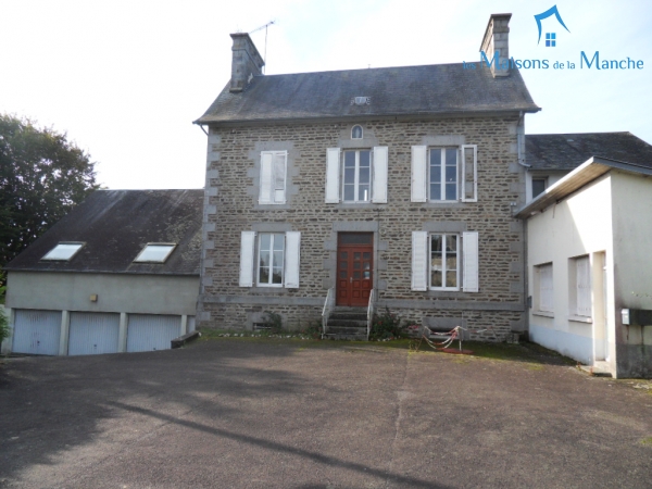 Ensemble de 3 logements 352 m² dans le bourg de BRECEY (50370)