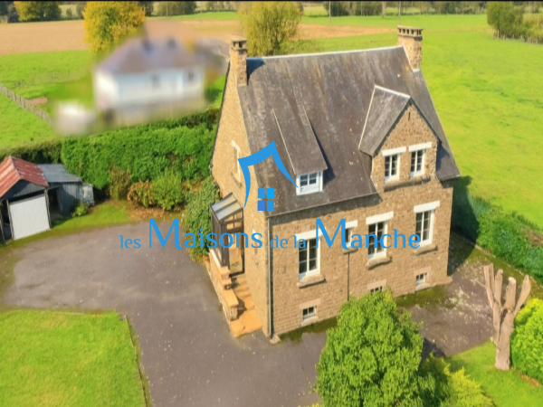 Grande maison en pierre avec grand terrain arboré, aux portes de Saint-Hilaire-du-Harcouët
