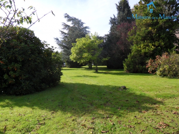 Ensemble de 3 logements 352 m² dans le bourg de BRECEY (50370)