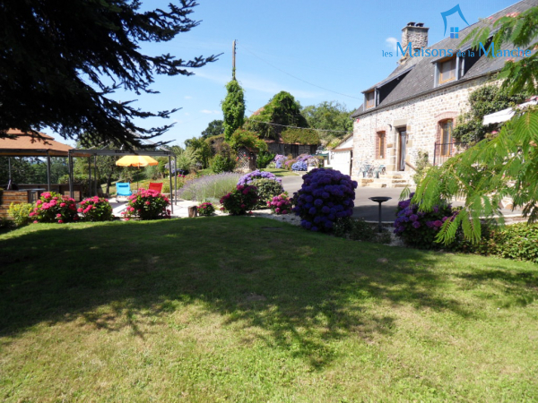 Jolie longère de 162 m² en campagne, proche de BRECEY