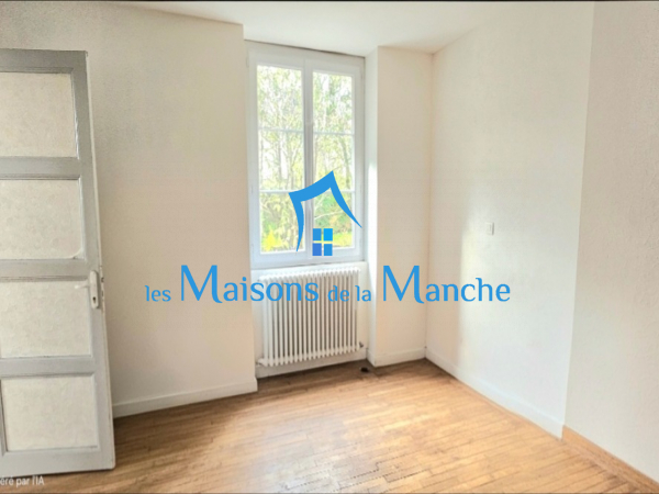 Grande maison en pierre avec grand terrain arboré, aux portes de Saint-Hilaire-du-Harcouët