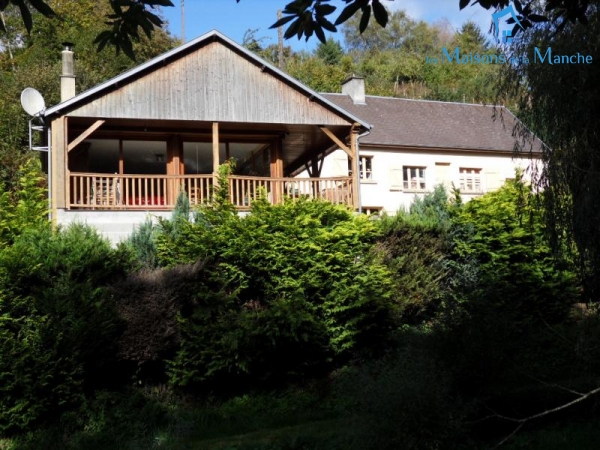 Maison atypique de 177 m² construite sur un rocher à moins de 10 km de BRECEY (50370)