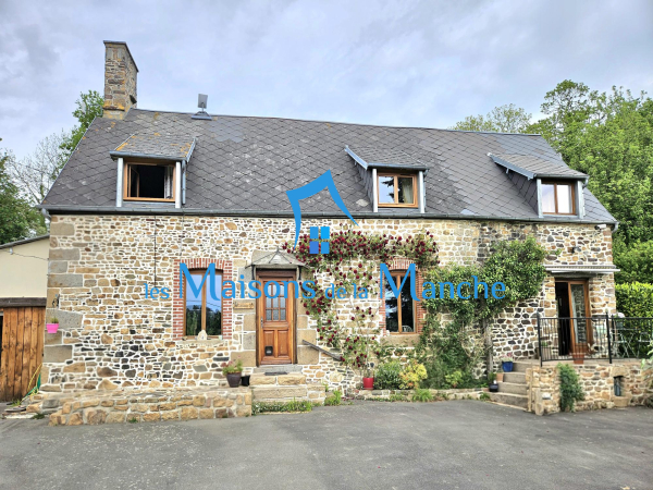 Magnifique maison normande en pierre avec dépendances sur un terrain arboré de plus de 8 000 m²