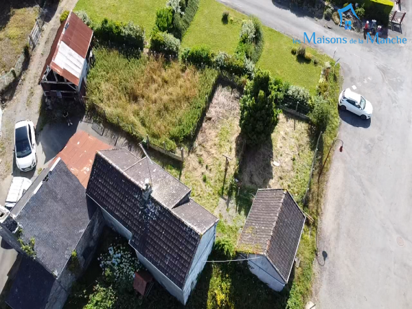 Maison en pierre avec dépendances proche commerces