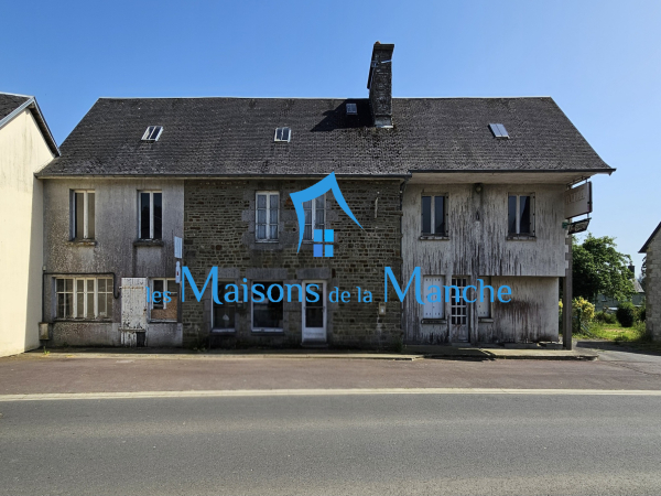 Ensemble immobilier situé dans le bourg de La Mancellière (50540), composé d'un ancien commerce avec habitation, maison, atelier et hangar à fort potentiel de rénovation