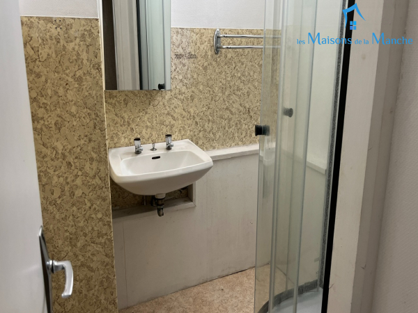 Immeuble de trois appartements