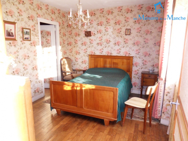 Maison de 104 m² avec nombreuses dépendances entre BRECEY et SAINT HILAIRE DU HARCOUET