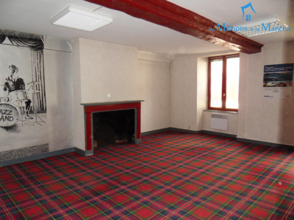 Bel Immeuble (emplacement commerce) dans centre ville