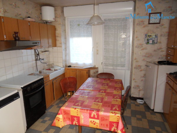 Maison de 104 m² avec nombreuses dépendances entre BRECEY et SAINT HILAIRE DU HARCOUET