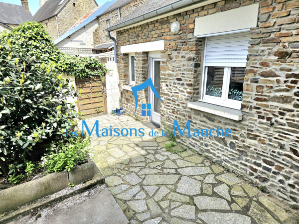 Maison de bourg en pierre + grand garage