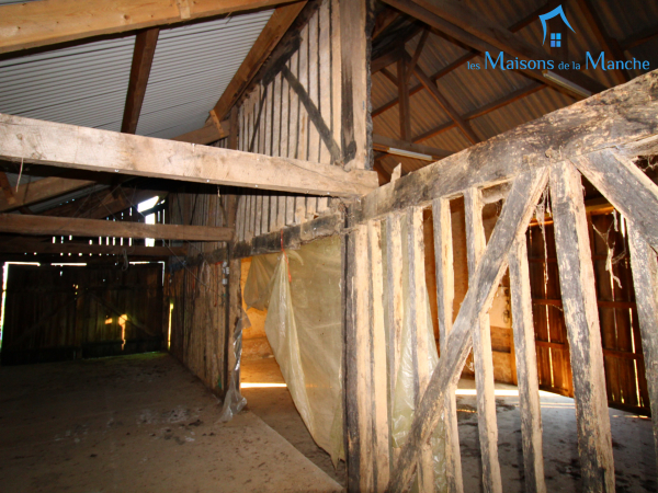Ancien corps de ferme nombreuses dépendances
