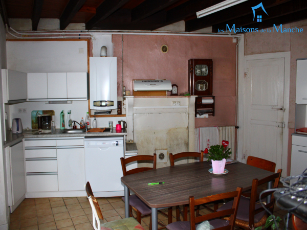 Maison dans centre ville de BRECEY, proximité tous commerces