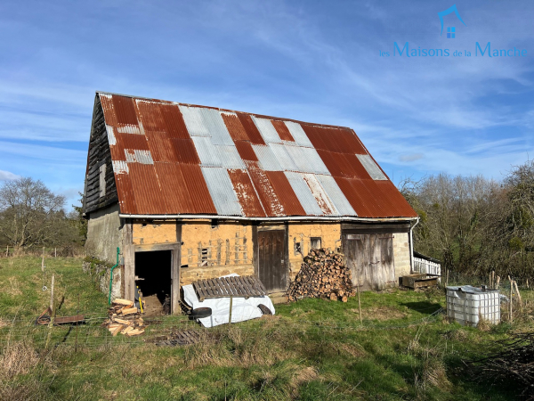 Bâtiment + 3500 m² de terrain