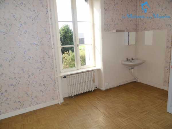 Ensemble de 3 logements 352 m² dans le bourg de BRECEY (50370)