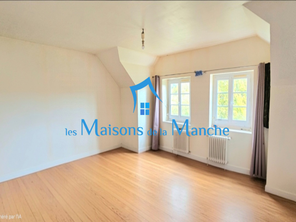 Grande maison en pierre avec grand terrain arboré, aux portes de Saint-Hilaire-du-Harcouët