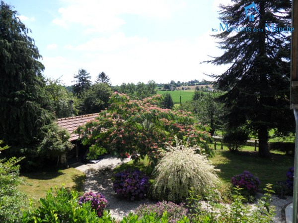 Jolie longère de 162 m² en campagne, proche de BRECEY