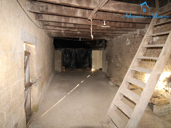 Ancien corps de ferme nombreuses dépendances