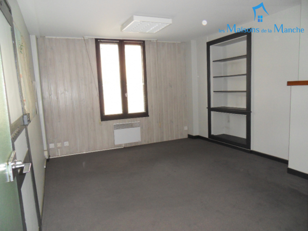 Bel Immeuble (emplacement commerce) dans centre ville